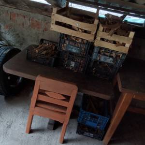 Prodajem masivne drvene stolove