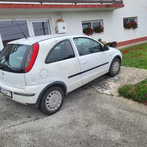 Prodajem Opel Corsu 2004.godište