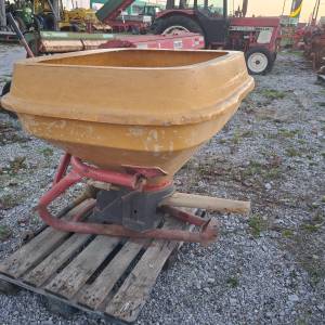 Rasipač Vicon 600 kg