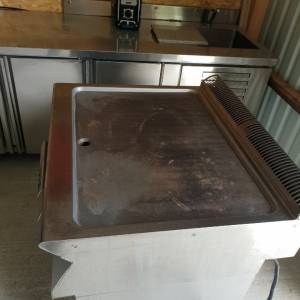 Roštilj je top stanje