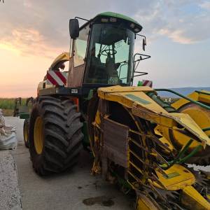 Silokombajn john deere 6810