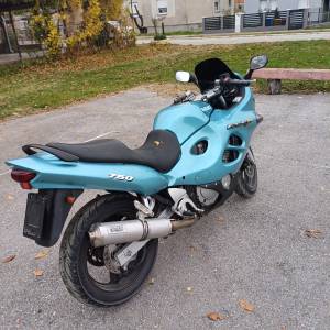 SUZUKI GSX750F