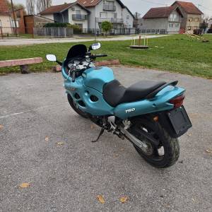 SUZUKI GSX750F