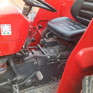 traktor masej ferguson 133