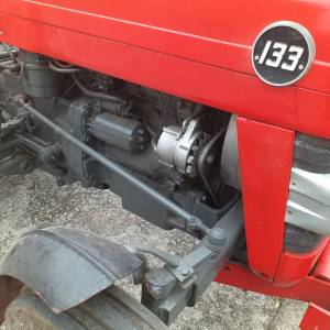 traktor masej ferguson 133