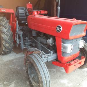 traktor masej ferguson 133