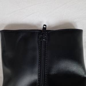 BOROVO crne kožne čizme (44)