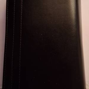 Crni kožni novčanik