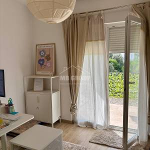 DVOSOBAN APARTMAN - VRT I 2 PARKIRNA MJESTA, 150 M OD PLAŽE, PETRČANE