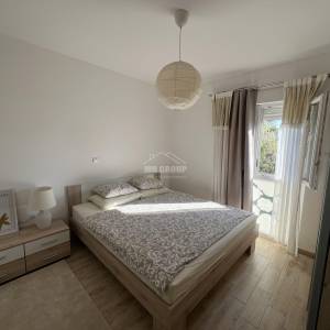 DVOSOBAN APARTMAN - VRT I 2 PARKIRNA MJESTA, 150 M OD PLAŽE, PETRČANE