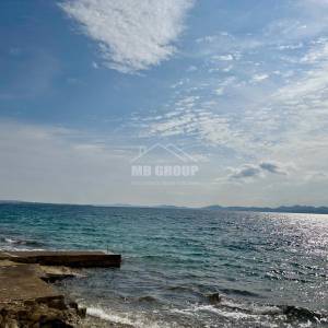 DVOSOBAN APARTMAN - VRT I 2 PARKIRNA MJESTA, 150 M OD PLAŽE, PETRČANE