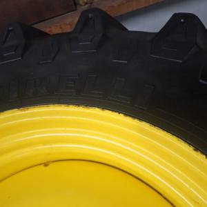 Gume za traktor John Deere