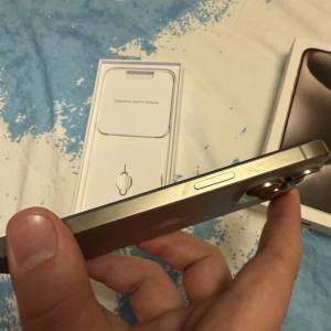 iPhone 15 pro max 256 natural titanium