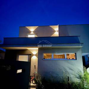 OBITELJSKA VILA S 3 SPAVAĆE SOBE, JEDINSTVENI DIZAJN, BOKANJAC- ZADAR