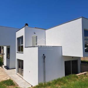 OBITELJSKA VILA S 3 SPAVAĆE SOBE, JEDINSTVENI DIZAJN, BOKANJAC- ZADAR