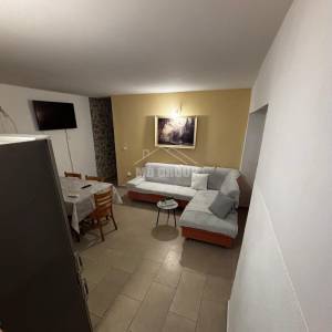 OBNOVLJENA KUĆA S 3 SPAVAĆE SOBE, PRILIKA – CENTAR! VRSI - ZADAR