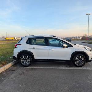 Peugeot 2008 1,2 Allure Perla bijeli NAVI ALU FELGE 2xPDC-parkpilot