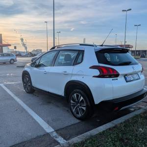 Peugeot 2008 1,2 Allure Perla bijeli NAVI ALU FELGE 2xPDC-parkpilot