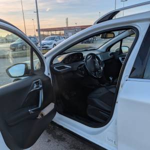 Peugeot 2008 1,2 Allure Perla bijeli NAVI ALU FELGE 2xPDC-parkpilot