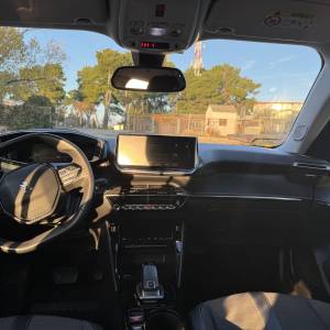 Peugeot 2008 1,2 FULL LED ODRAĐENI SVI SERVISI