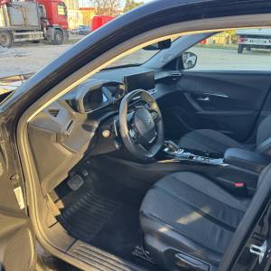 Peugeot 2008 1,2 FULL LED ODRAĐENI SVI SERVISI