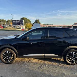 Peugeot 2008 1,2 FULL LED ODRAĐENI SVI SERVISI