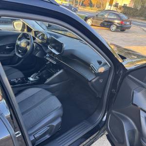 Peugeot 2008 1,2 FULL LED ODRAĐENI SVI SERVISI