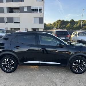 Peugeot 2008 1,2 FULL LED ODRAĐENI SVI SERVISI