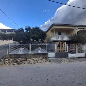 PRILIKA! OBNOVLJENA DVOJNA KUĆA, 400 M OD MORA, GORNJI KARIN