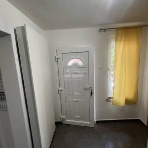 PRILIKA! OBNOVLJENA DVOJNA KUĆA, 400 M OD MORA, GORNJI KARIN