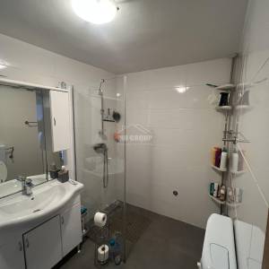 PRILIKA! OBNOVLJENA DVOJNA KUĆA, 400 M OD MORA, GORNJI KARIN