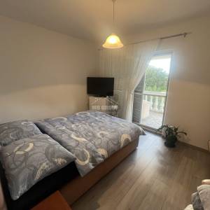 PRILIKA! OBNOVLJENA DVOJNA KUĆA, 400 M OD MORA, GORNJI KARIN