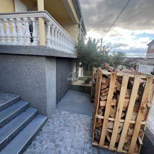 PRILIKA! OBNOVLJENA DVOJNA KUĆA, 400 M OD MORA, GORNJI KARIN