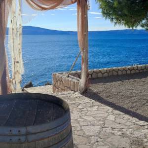 Prodaja 2 objekta kuća i apartman sa vrtom i pogledom na more