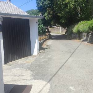 Prodaja 2 objekta kuća i apartman sa vrtom i pogledom na more