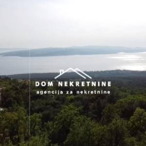 PRODAJE SE GRAĐEVINSKO ZEMLJIŠTE U BASTU KOD MAKARSKE SA IZGRAĐENIM ST