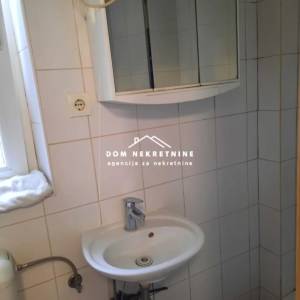 PRODAJE SE KUĆA SA 4 STANA TRNJE ZAGREB