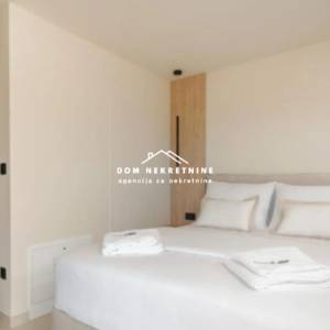 PRODAJE SE LUKSUZNA VILA U MAKARSKOJ