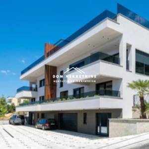 PRODAJE SE LUKSUZNA VILA U MAKARSKOJ