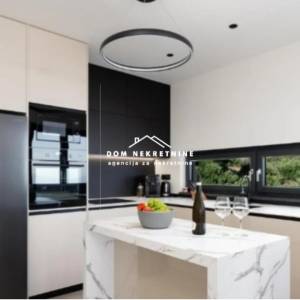 PRODAJE SE LUKSUZNA VILA U MAKARSKOJ