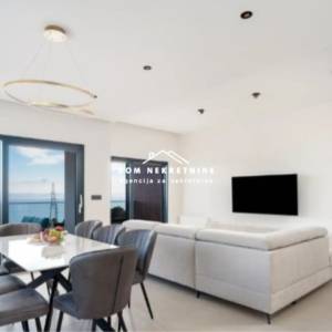 PRODAJE SE LUKSUZNA VILA U MAKARSKOJ