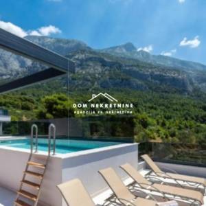 PRODAJE SE LUKSUZNA VILA U MAKARSKOJ