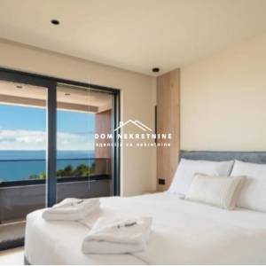 PRODAJE SE LUKSUZNA VILA U MAKARSKOJ