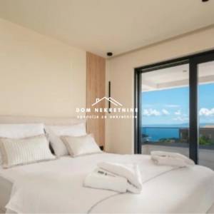 PRODAJE SE LUKSUZNA VILA U MAKARSKOJ