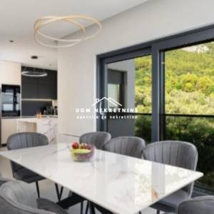 PRODAJE SE LUKSUZNA VILA U MAKARSKOJ