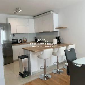 PRODAJE SE STAN U MAKARSKOJ