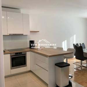 PRODAJE SE STAN U MAKARSKOJ