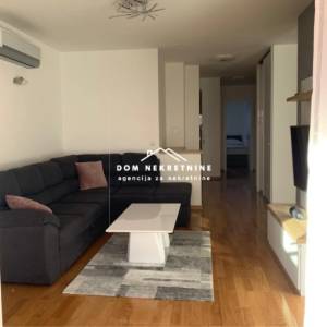 PRODAJE SE STAN U MAKARSKOJ