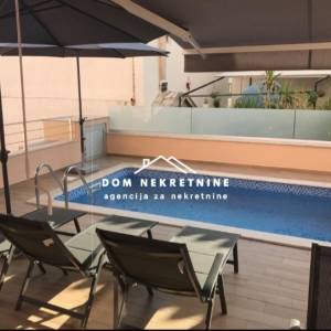 PRODAJE SE STAN U MAKARSKOJ