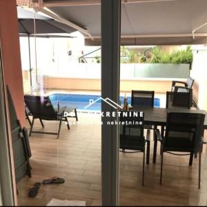 PRODAJE SE STAN U MAKARSKOJ